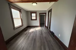 566 Sumner St, Akron, OH 44311 - Photo 2