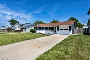 4613 Meadow Ln, Lorain, OH 44055 - Photo 4