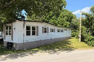 245 & 249 Henderson St, Barnesville, OH 43713 - Photo 2