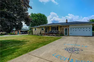 5244 Oakridge Dr, Louisville, OH 44641 - Photo 8