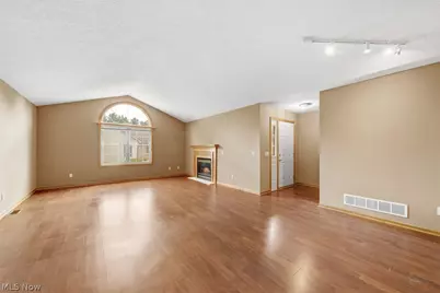 344 Greenbriar Drive, Ravenna, OH 44266 - Photo 4