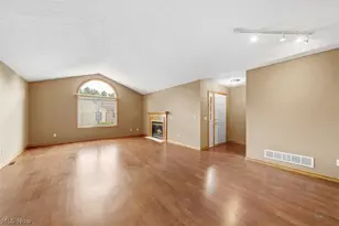 344 Greenbriar Dr, Ravenna, OH 44266 - Photo 4