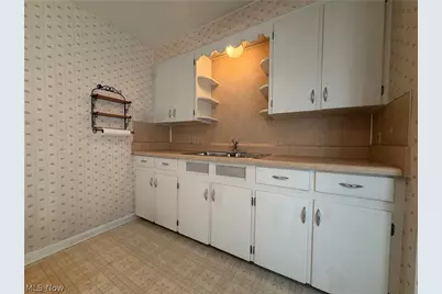 1021 W College Road, Alliance, OH 44601 - Photo 10