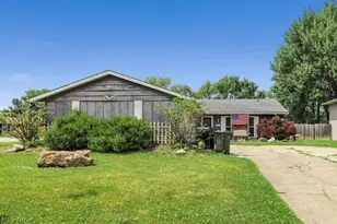 109 Monticello Cir, Elyria, OH 44035 - Photo 2