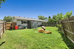 109 Monticello Cir, Elyria, OH 44035 - Photo 6