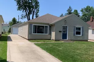 370 E 309th St, Willowick, OH 44095 - Photo 2