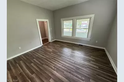 674-676 Carlysle Street, Akron, OH 44310 - Photo 2