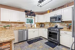 156 Halifax Ln, Medina, OH 44256 - Photo 8