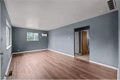1235 Roslyn Avenue, Akron, OH 44320 - Photo 6