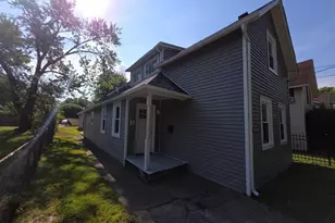 2059 W 42nd St, Loveland, OH 44113 - Photo 2