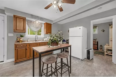 984 Cleveland Avenue, Amherst, OH 44001 - Photo 32