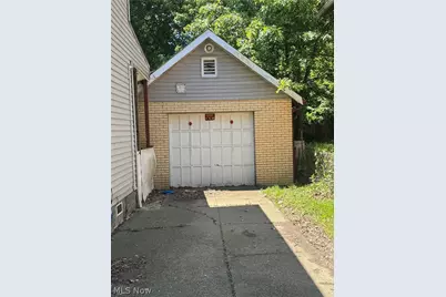 1734 Hillview Road, Loveland, OH 44112 - Photo 2