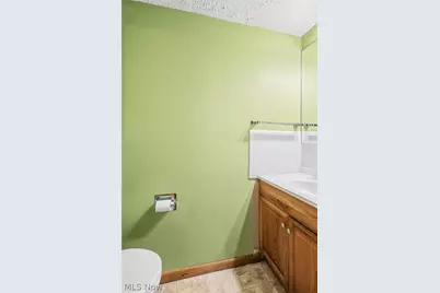 912 S Azalea Boulevard, Barberton, OH 44203 - Photo 20