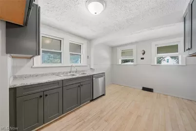 928 Hammel Street, Akron, OH 44306 - Photo 12