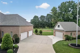 1343 Vermillion Dr, Barberton, OH 44203 - Photo 4