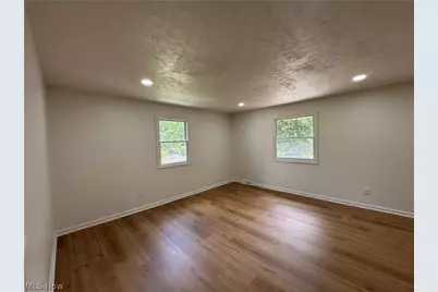 1281 S Hawkins Avenue, Akron, OH 44320 - Photo 28