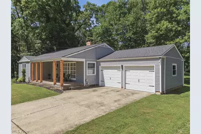 1693 Meadowlane Drive SE, Canton, OH 44709 - Photo 2