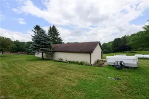 6091 Mills Dr SE, Uhrichsville, OH 44683 - Photo 10