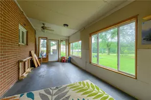 6091 Mills Dr SE, Uhrichsville, OH 44683 - Photo 38