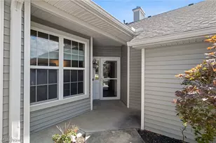 556 Hyannis Port Cir, Avon Lake, OH 44012 - Photo 2
