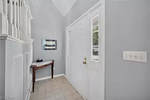 420 Pebblebrook Dr, Willoughby Hills, OH 44094 - Photo 2