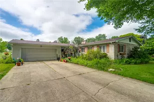 3120 Bambi St NW, Canton, OH 44709 - Photo 2