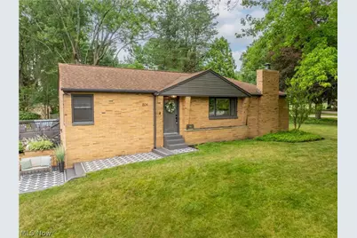 804 Overridge Avenue SE, North Canton, OH 44720 - Photo 2