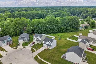 704 Maple Hollow Ct, Elyria, OH 44035 - Photo 4