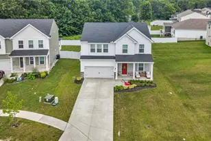 704 Maple Hollow Ct, Elyria, OH 44035 - Photo 2