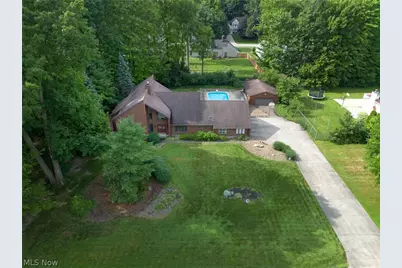 1190 Trails Edge Drive, Hubbard, OH 44425 - Photo 2