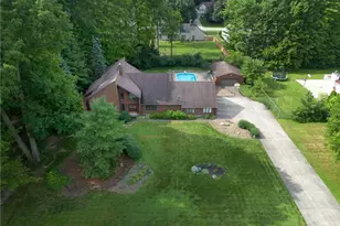 1190 Trails Edge Dr, Hubbard, OH 44425 - Photo 2