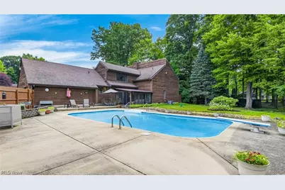 1190 Trails Edge Drive, Hubbard, OH 44425 - Photo 4