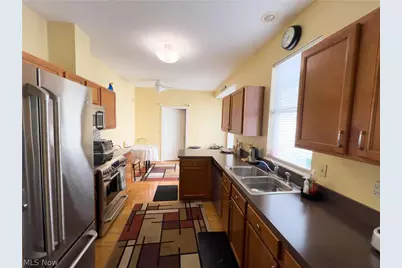 8426 Chester Parkway, Loveland, OH 44106 - Photo 4