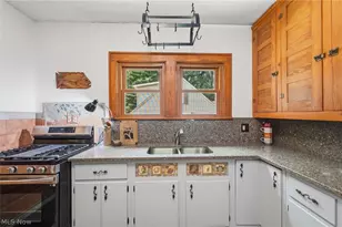 1506 Parkgate Ave, Akron, OH 44313 - Photo 18