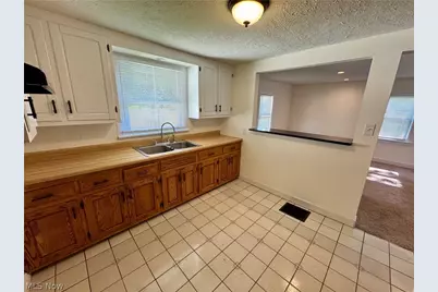 6136 Lake Road W, Ashtabula, OH 44004 - Photo 8