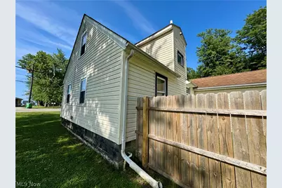 6136 Lake Road W, Ashtabula, OH 44004 - Photo 4