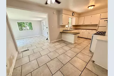 6230 Foxridge Drive, Boardman, OH 44512 - Photo 2