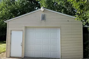 1091 Stanwood Ave, Akron, OH 44314 - Photo 16