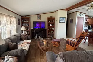 310 Poplar St, Newcomerstown, OH 43832 - Photo 2