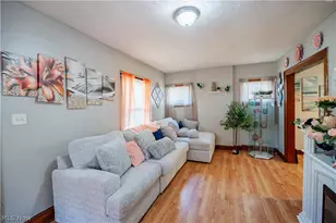 190 E Archwood Ave, Akron, OH 44301 - Photo 8