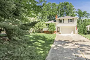 63 Shawondassee Dr, Timberlake, OH 44095 - Photo 2
