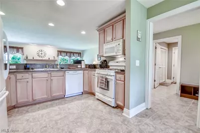 128 Stacey Court, Madison, OH 44057 - Photo 4