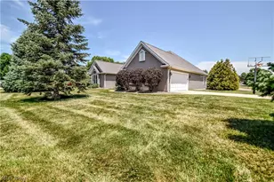 128 Stacey Ct, Madison, OH 44057 - Photo 2