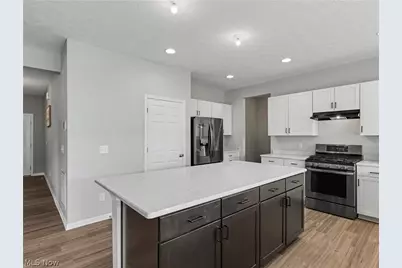 37379 Hunter Lake Drive, North Ridgeville, OH 44039 - Photo 6