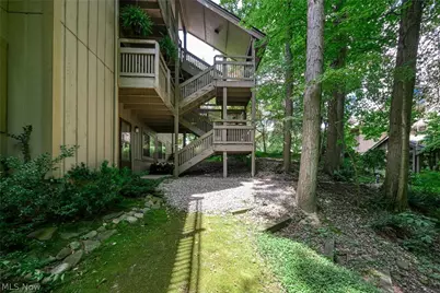654 Meredith Lane, Cuyahoga Falls, OH 44223 - Photo 38
