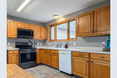 11314 Radburne Avenue NW, Uniontown, OH 44685 - Photo 8