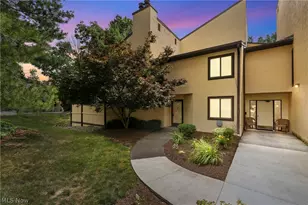 1028 Hampton Ridge Dr, Akron, OH 44313 - Photo 2