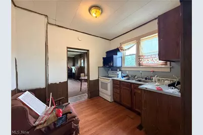 830 Larzelere Avenue, Zanesville, OH 43701 - Photo 12