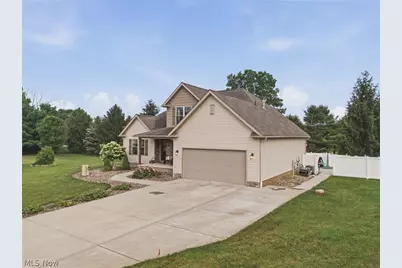 5852 Sky Ridge Avenue NE, Louisville, OH 44641 - Photo 2