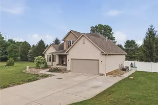 5852 Sky Rdg Ave NE, Louisville, OH 44641 - Photo 2
